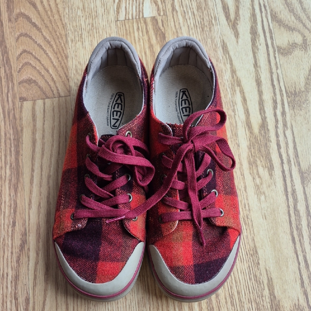 Keen Womens Plaid Red and Black Shoes